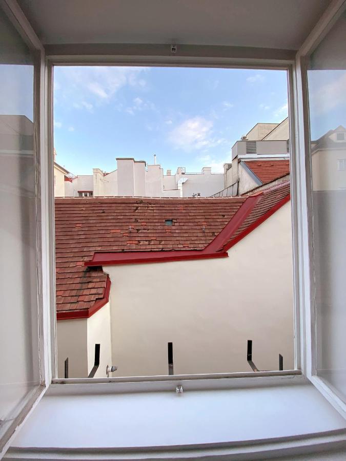 High In Vienna At Stephansplatz Exterior photo
